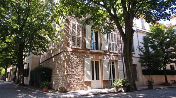 Top astuces pour un ménage à domicile à Lyon : qualité & prix attractifs